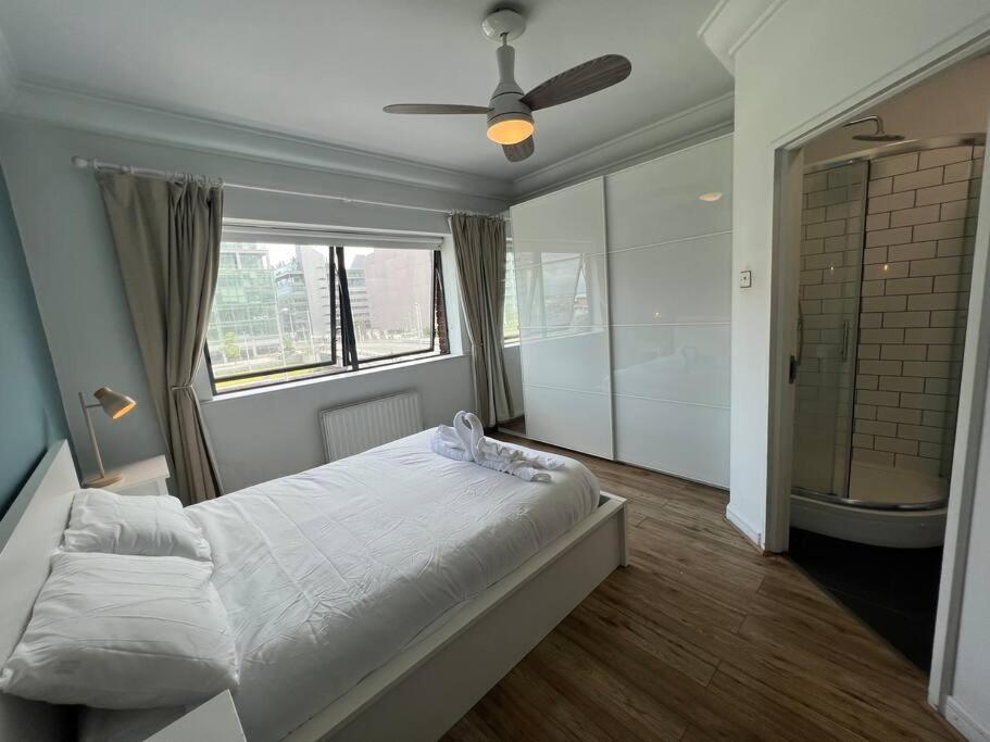Stylish Flat With River View Appartement Dublin Buitenkant foto